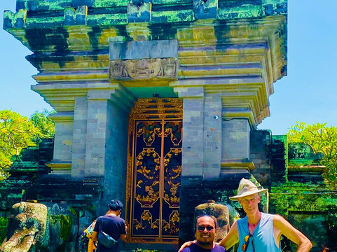 Bob Bali-罗威那海滩必去景点