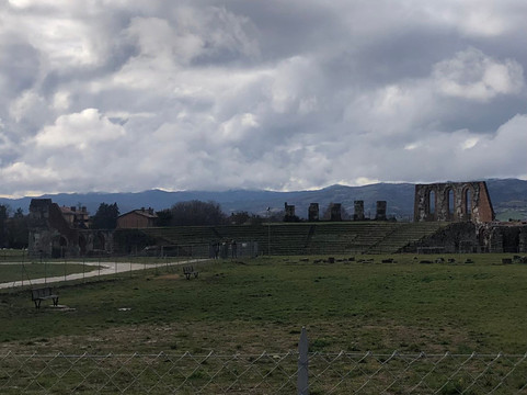 Teatro Romano-古比奥必去景点