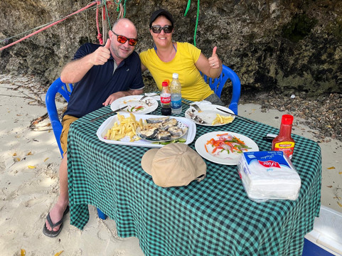 Be happy with smart driver (Mr. hafidh) and professional guide in  Zanzibar-Kizimkazi Dimbani必去景点