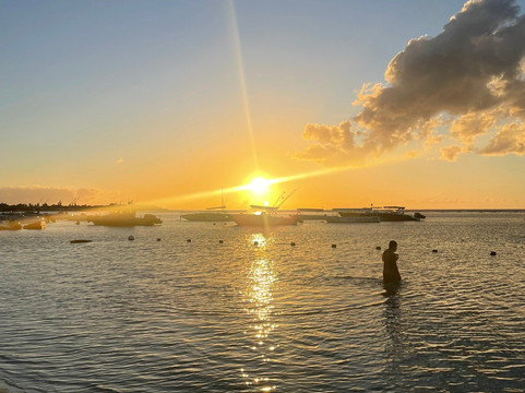 Plage de Trou aux Biches-卓欧毕雪必去景点