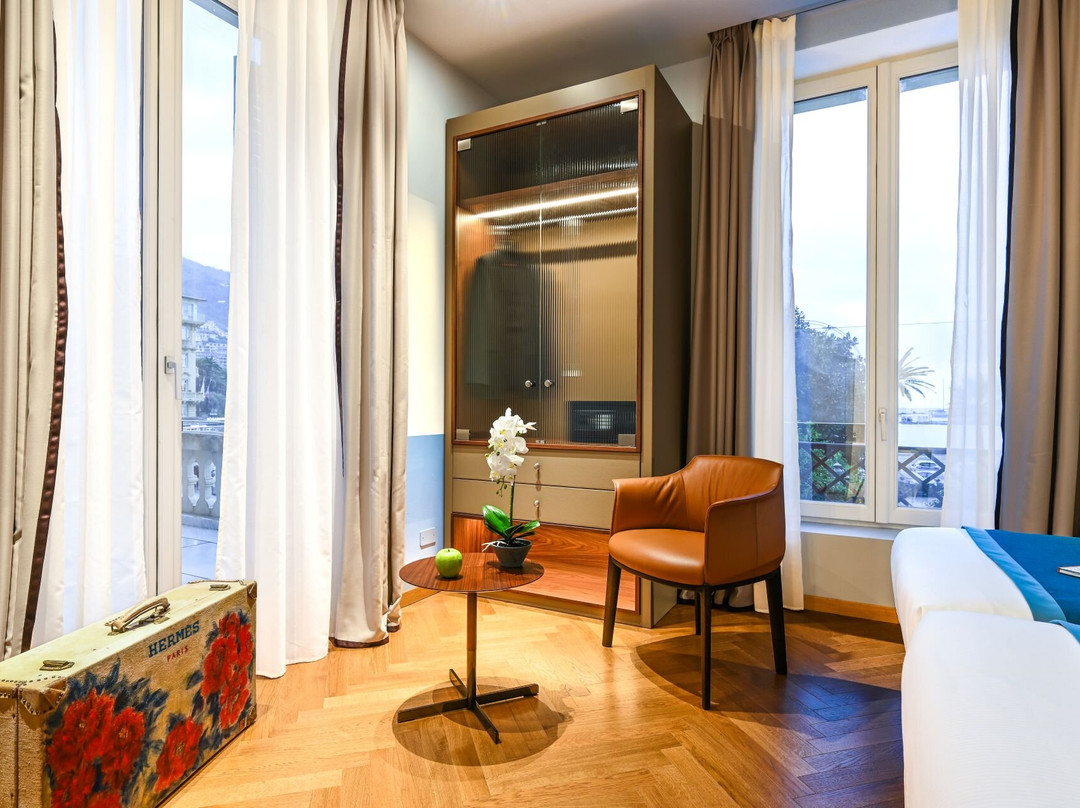 阿斯托利亚酒店主图