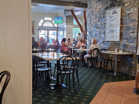 亚勒旺加酒店主图