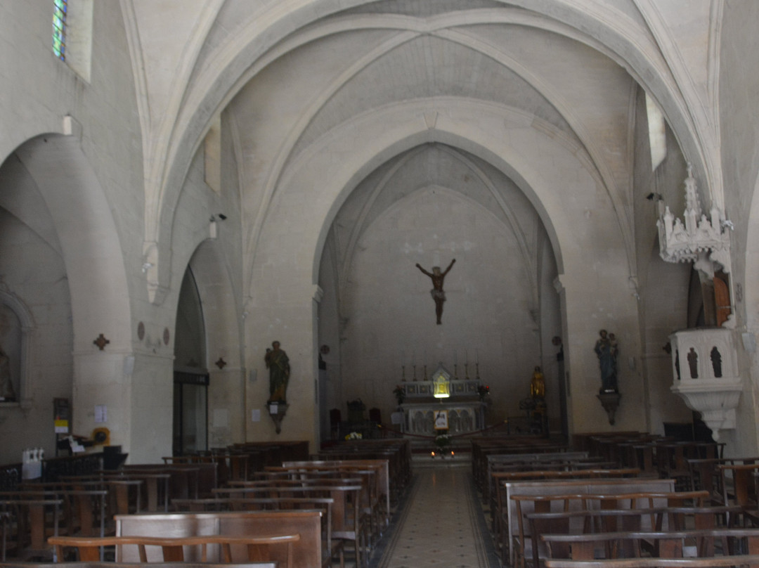 Eglise Catholique Saint Pierre Es-liens-Fontvieille必去景点