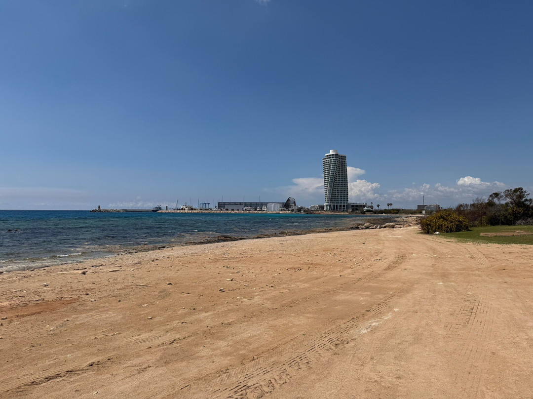 圆顶海滩度假村酒店主图