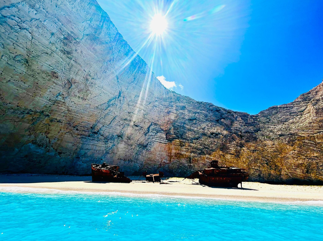 Shipwreck Boat Rentals by Nicol-Anafonitria必去景点