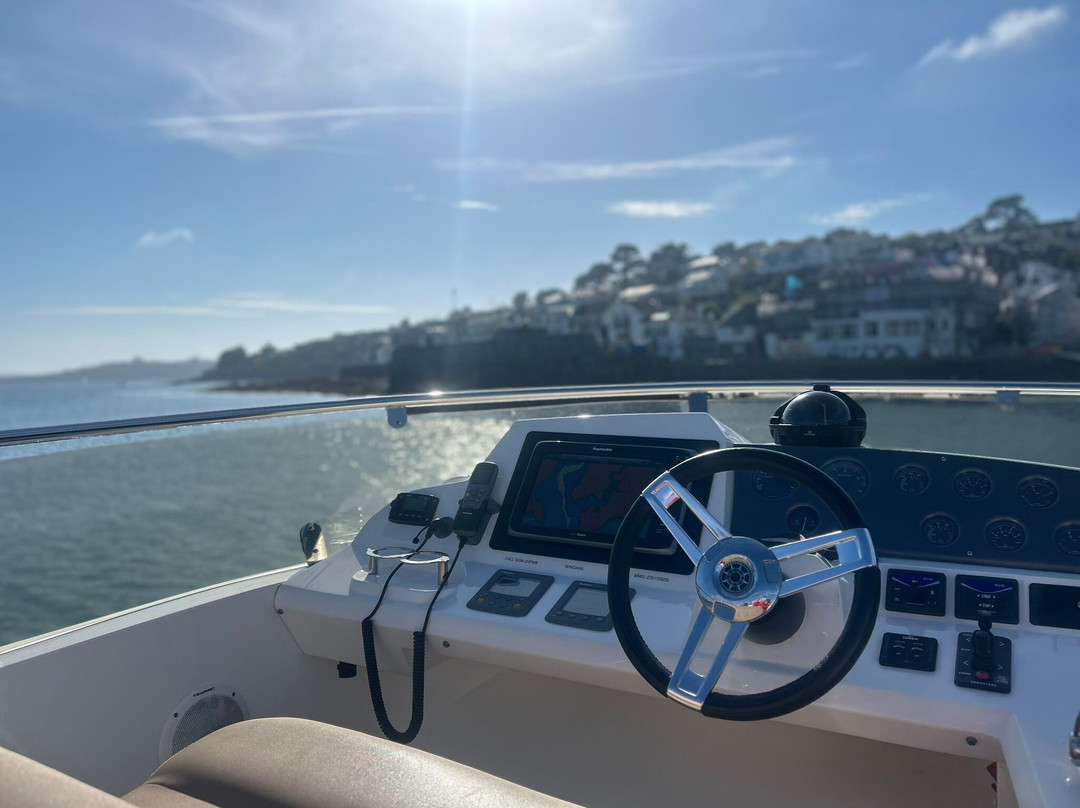 Falmouth Motorboat Charters-法尔茅斯必去景点