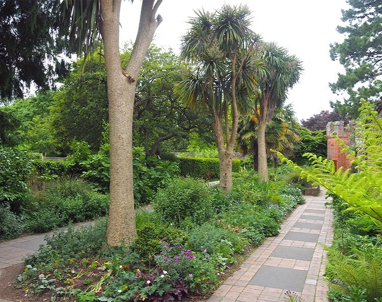 Bishop's Palace Gardens-奇切斯特必去景点