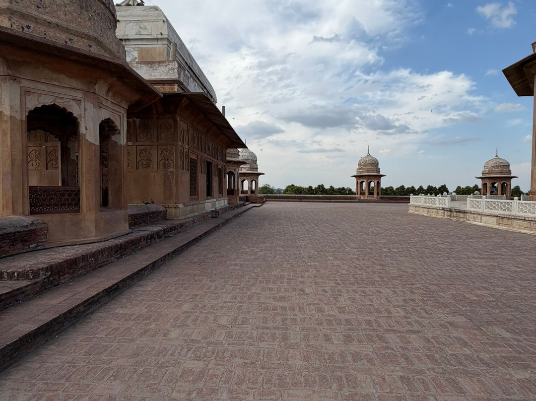 Sheikh Chehli Mausoleum-Kurukshetra必去景点