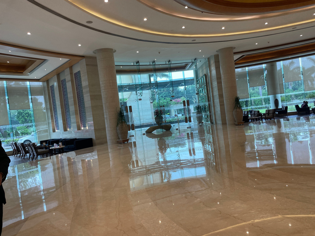 拉利特昌迪格酒店主图