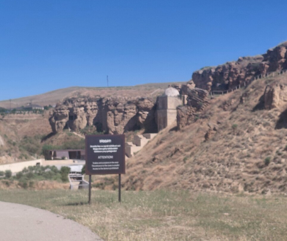 Diri Baba Mausoleum-Qobustan必去景点