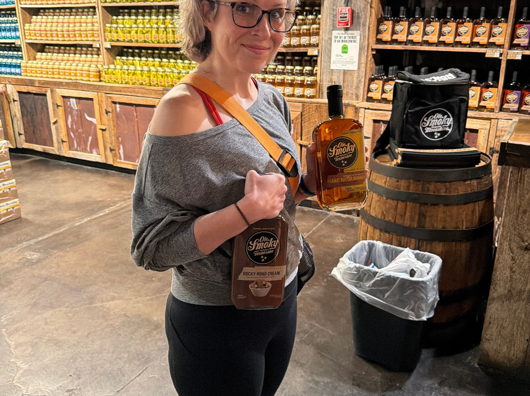 Ole Smoky Distillery - The Barrelhouse-盖林柏格必去景点