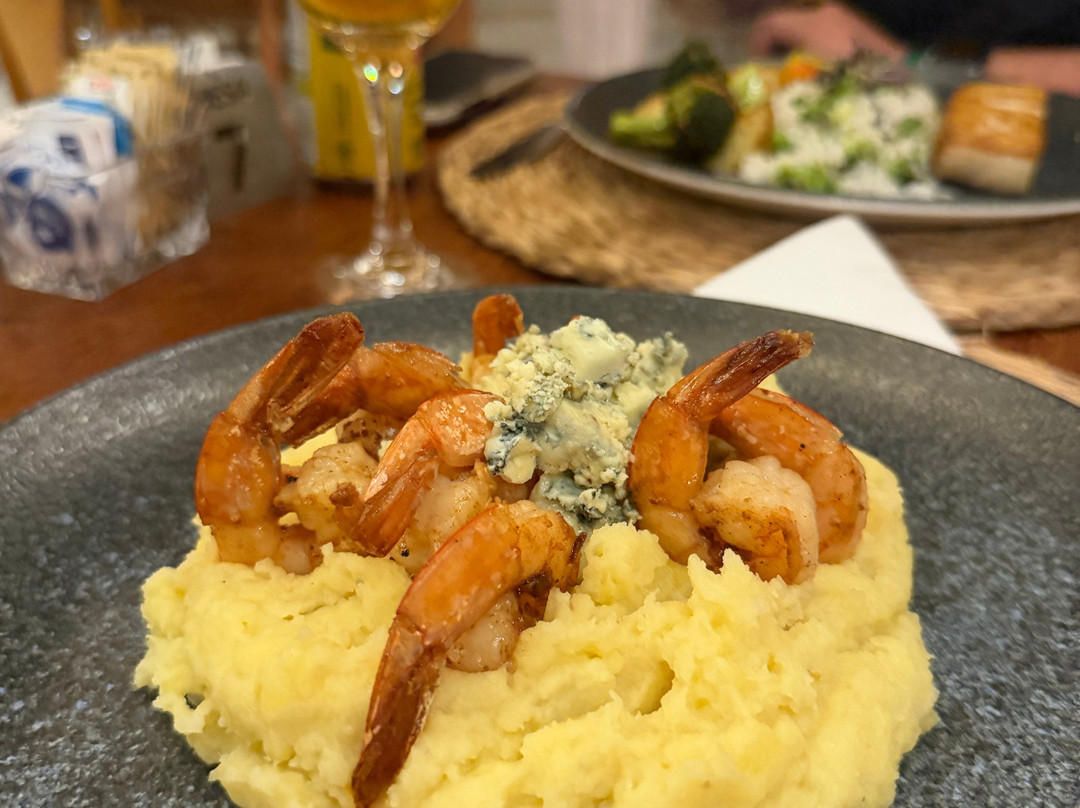 安哥海滩酒店主图