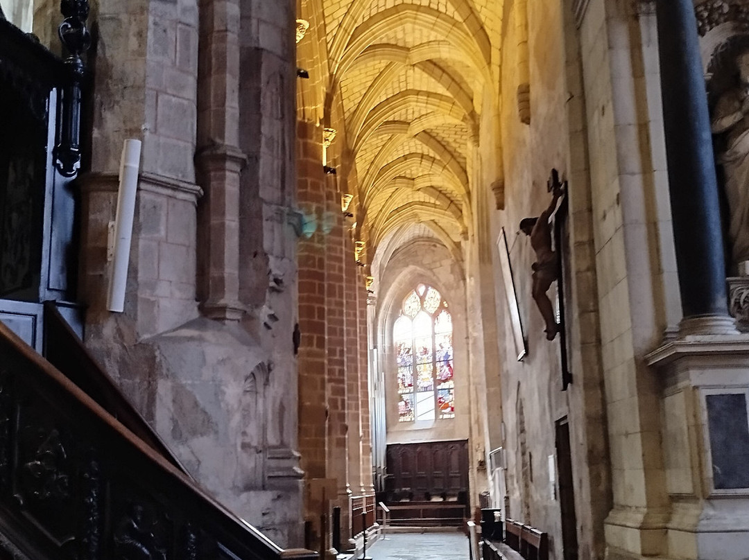Collégiale Saint-Aubin-Guerande必去景点
