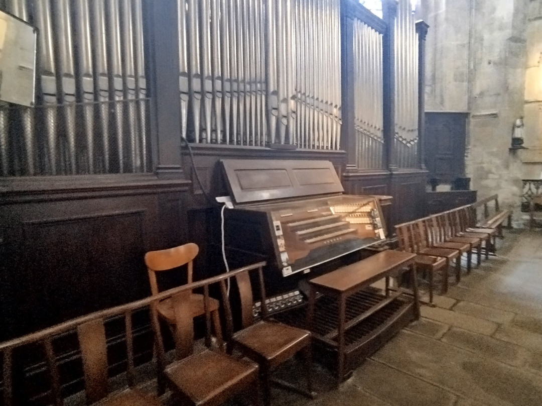 Collégiale Saint-Aubin-Guerande必去景点