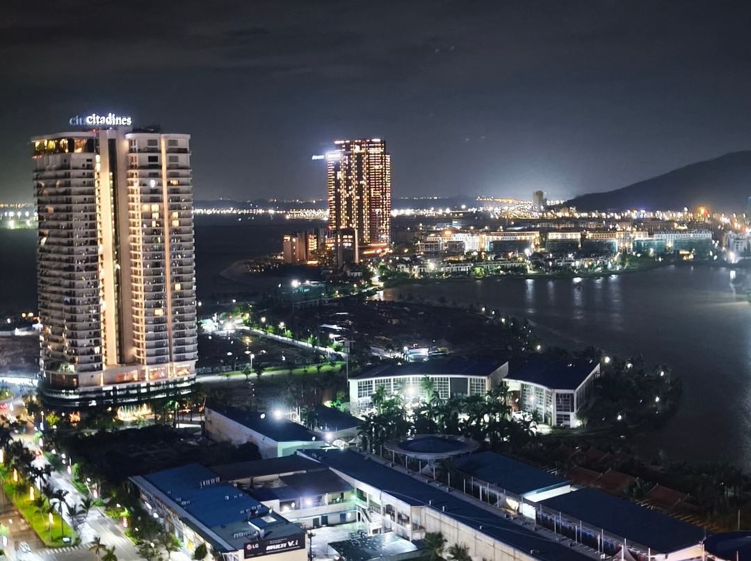 下龙湾德拉西酒店 - 现代湾景度假胜地主图