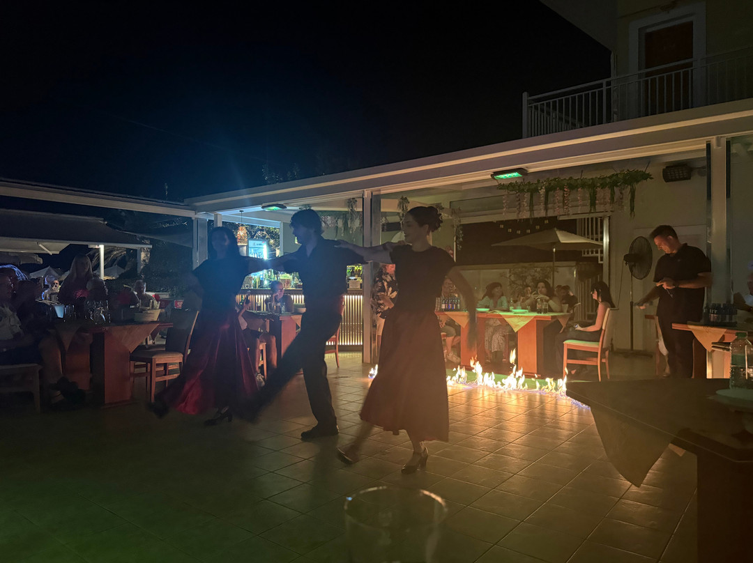 Three Brothers Pool Bar-Restaurant-Hotel主图