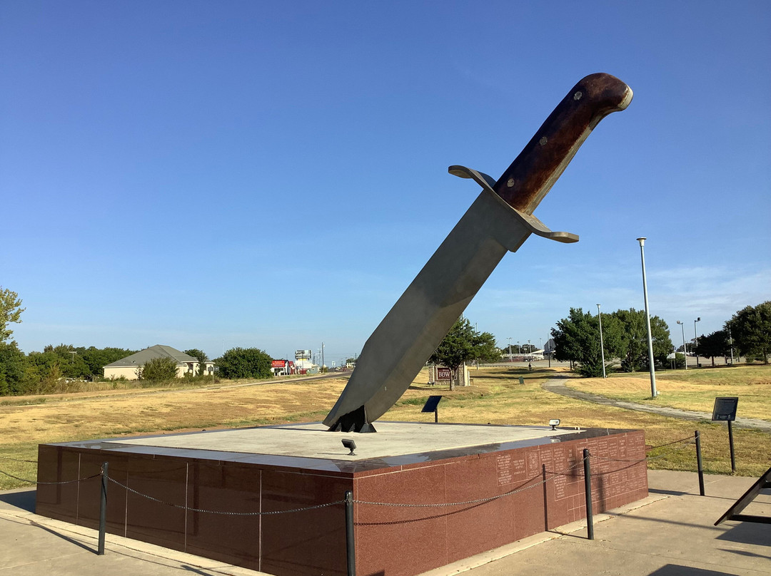 Worlds Largest Bowie Knife-Bowie必去景点