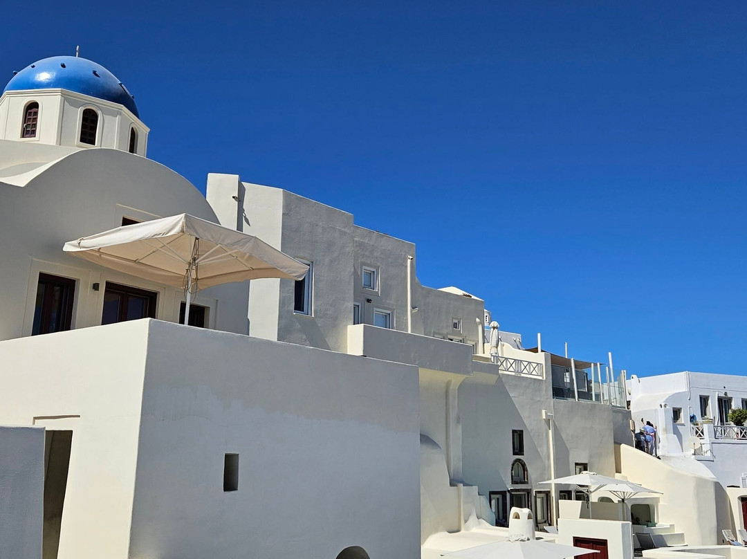 Picturesque Blue Dome Santorini-伊亚必去景点
