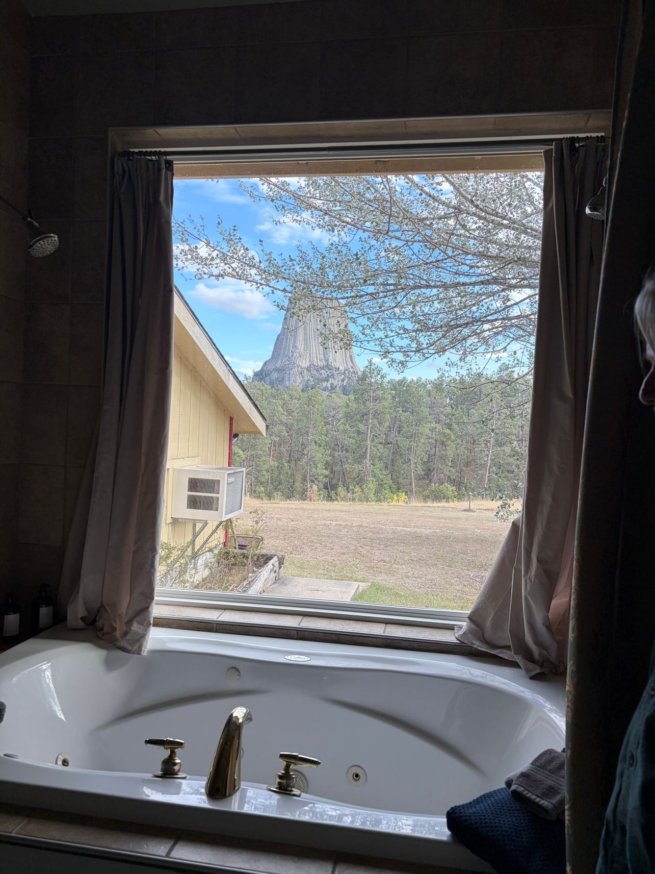 恶魔塔旅馆-旅行者