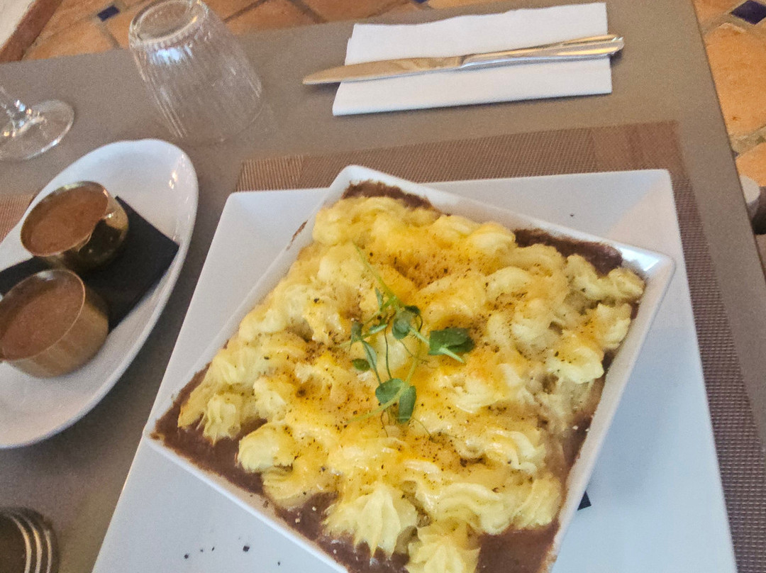 Bar & Restaurant 25