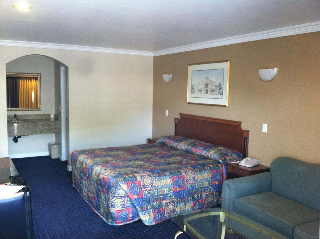 Walnut Inn & Suites