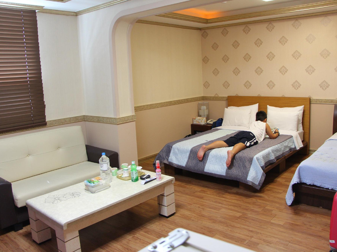 Q Hotel
