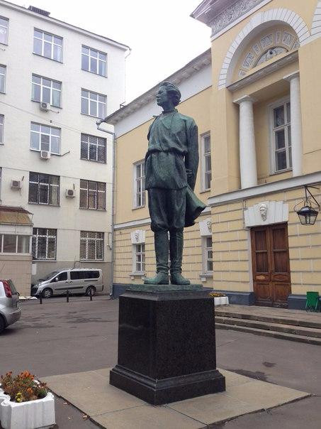 Statue of Gorkiy景点图片