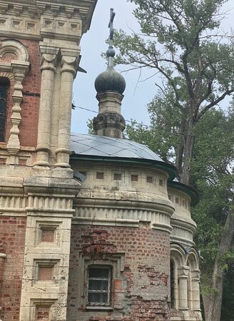 Temple of the Holy Martyr Queen Aleksandra景点图片