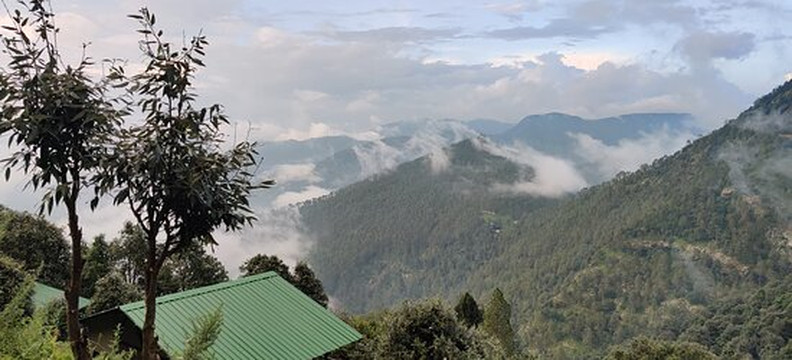 Zostel Plus Nainital (Naina Range)主图