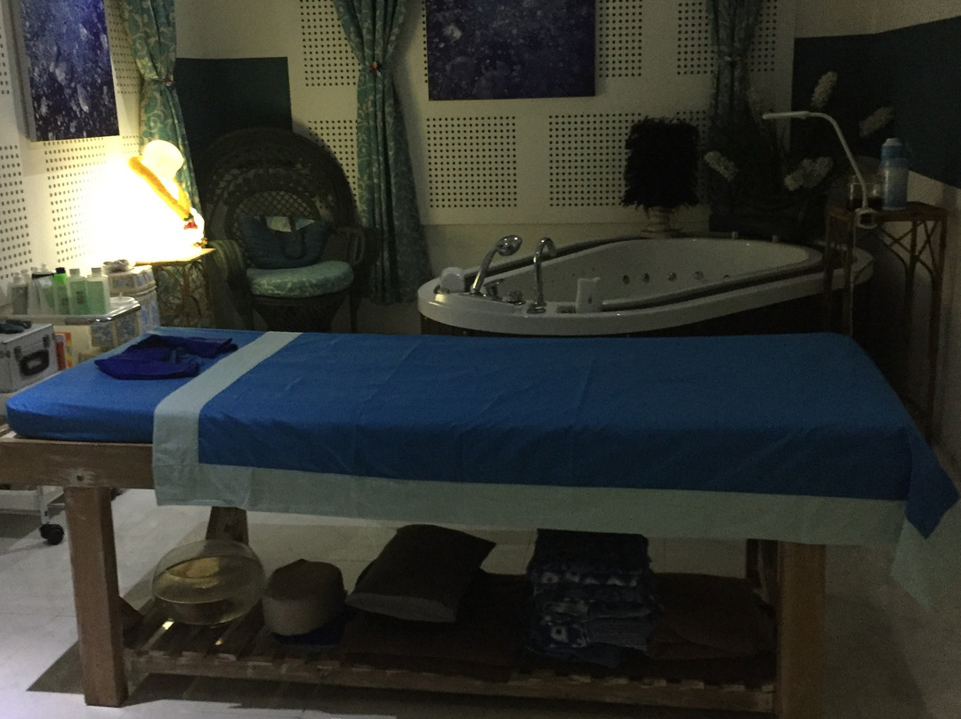 Le Grand Bleu Spa-克罗柏坎必去景点