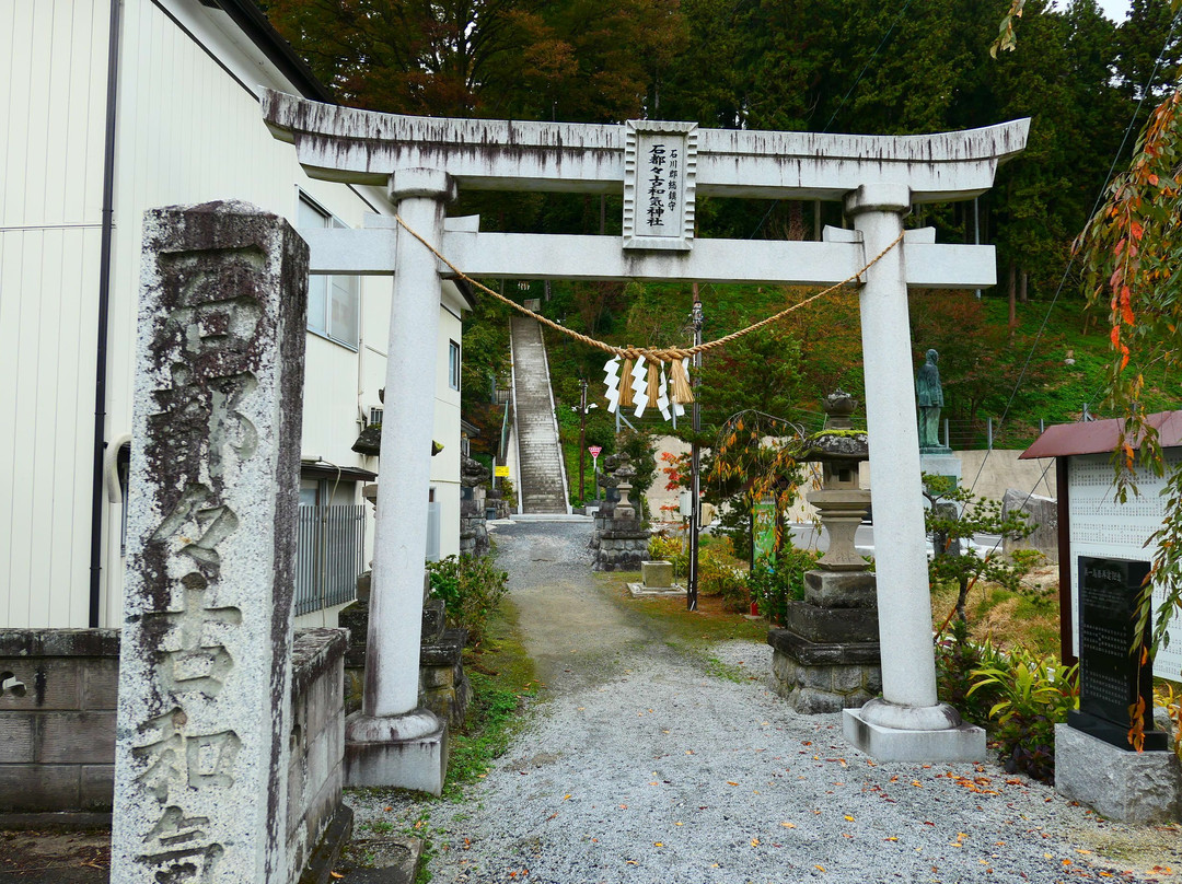 Iwatsutsukowake Shrine景点图片