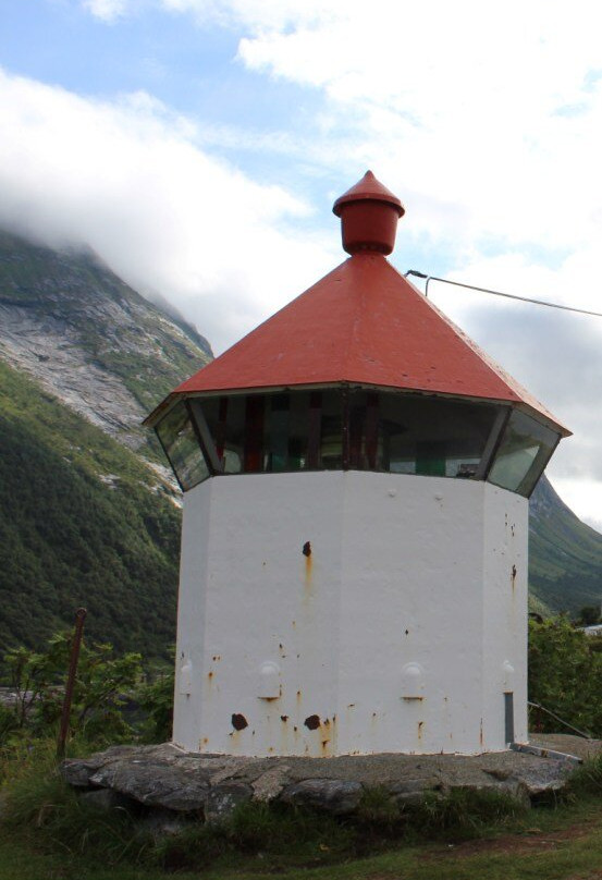 Husoy Lighthouse景点图片