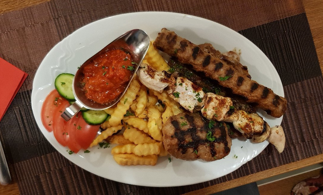 Uvaly餐馆和美食-Bulharska restaurace Hercovka