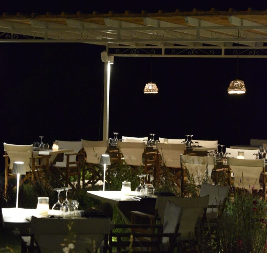 Perithia餐馆和美食-Lasmari Apraos Restaurant