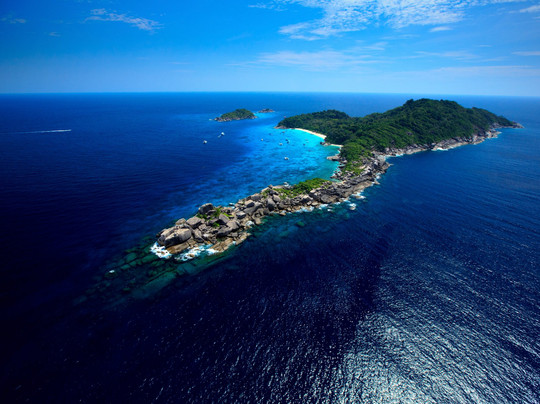 Raya Divers-拉克山必去景点