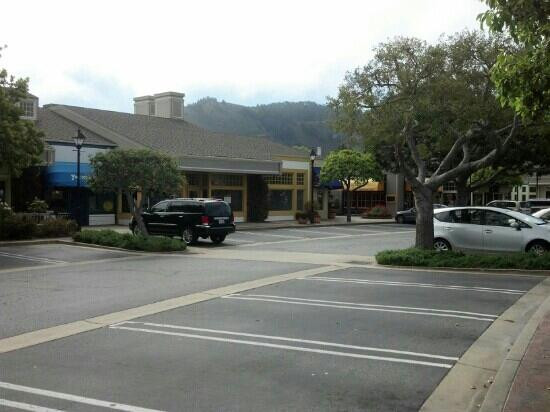 Crossroads Shopping Village-卡梅尔必去景点