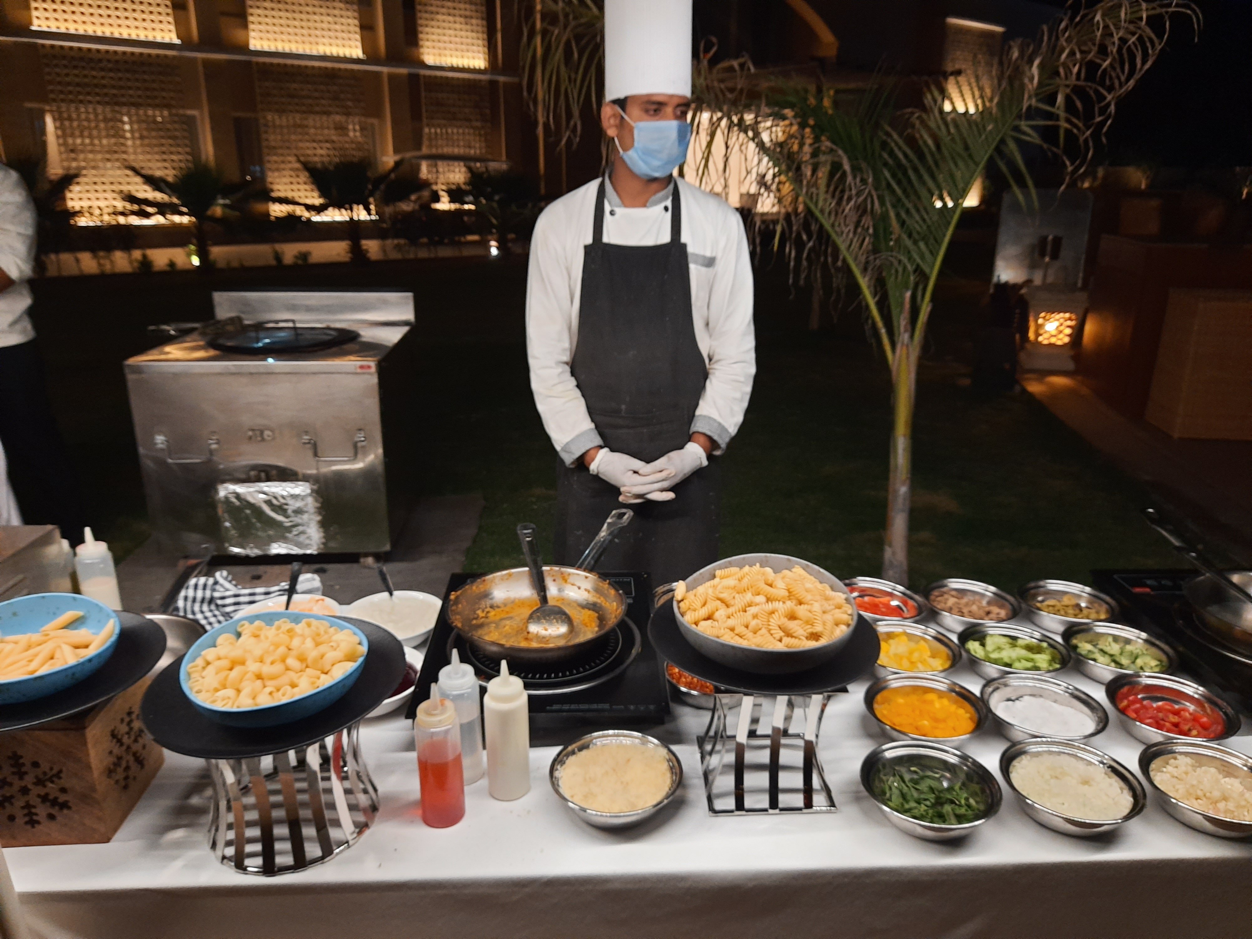 Hawthorn Suites By Wyndham Dwarka-泳池