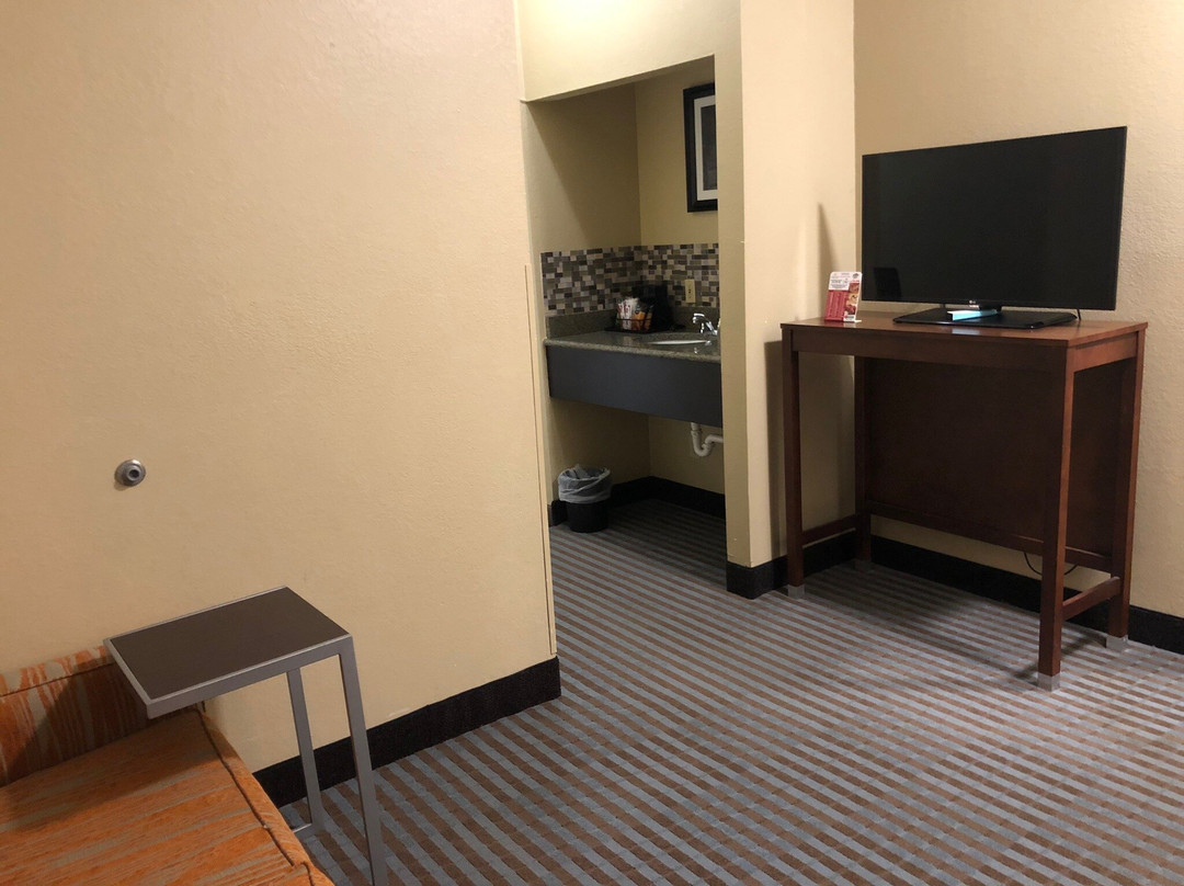 La Quinta Inn & Suites by Wyndham Elizabethtown主图