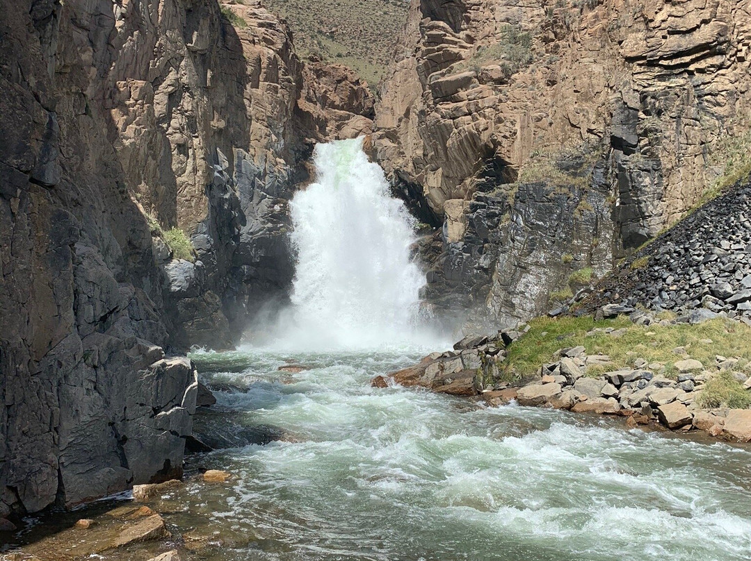 33 Parrots Waterfall-Naryn必去景点