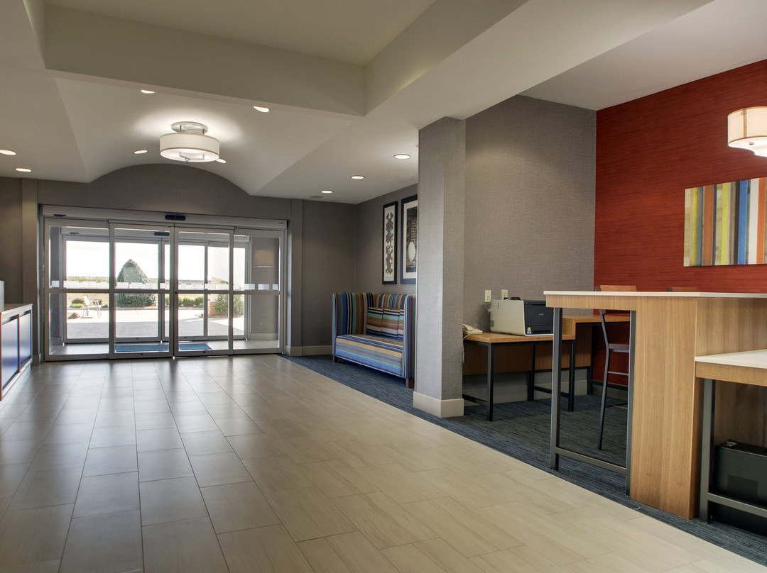 Holiday Inn Express & Suites Vernon College Area (Hwy 287) by IHG主图