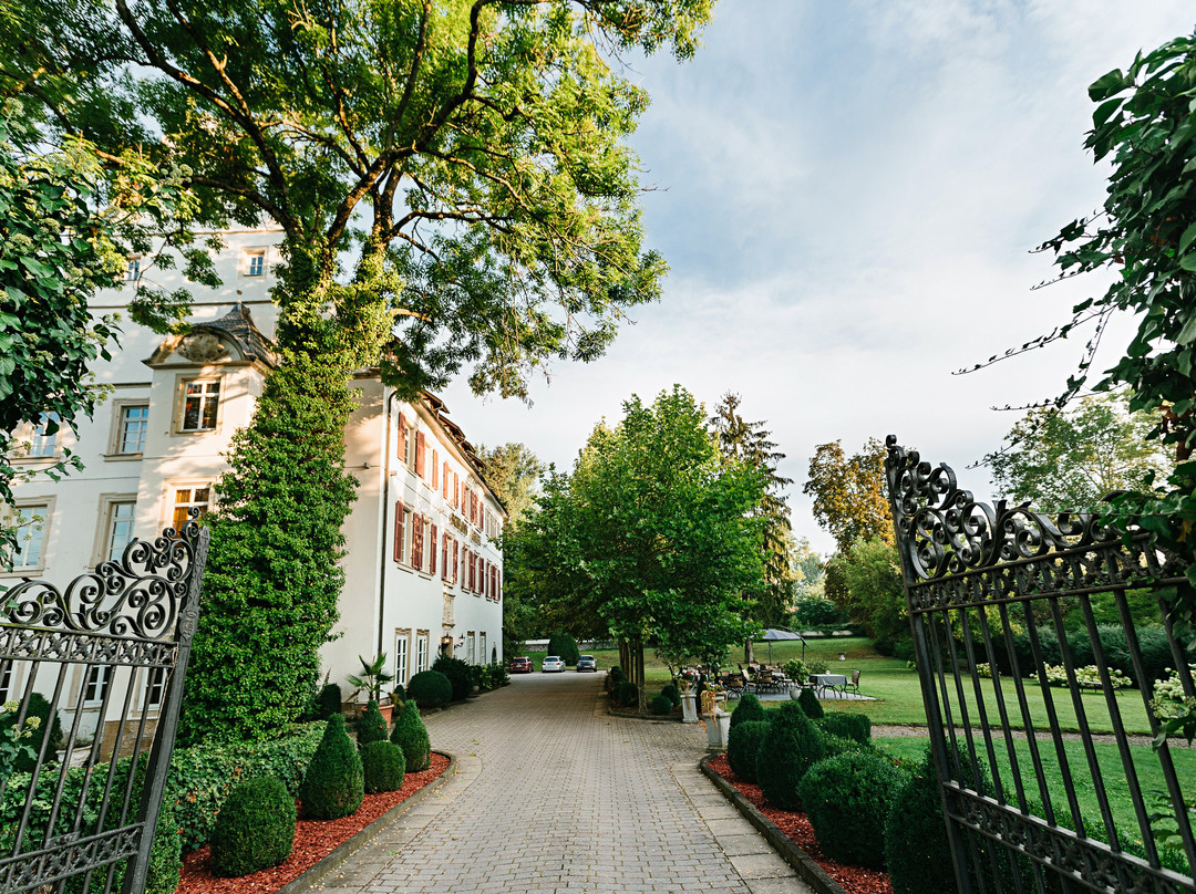 雷亨城堡酒店主图