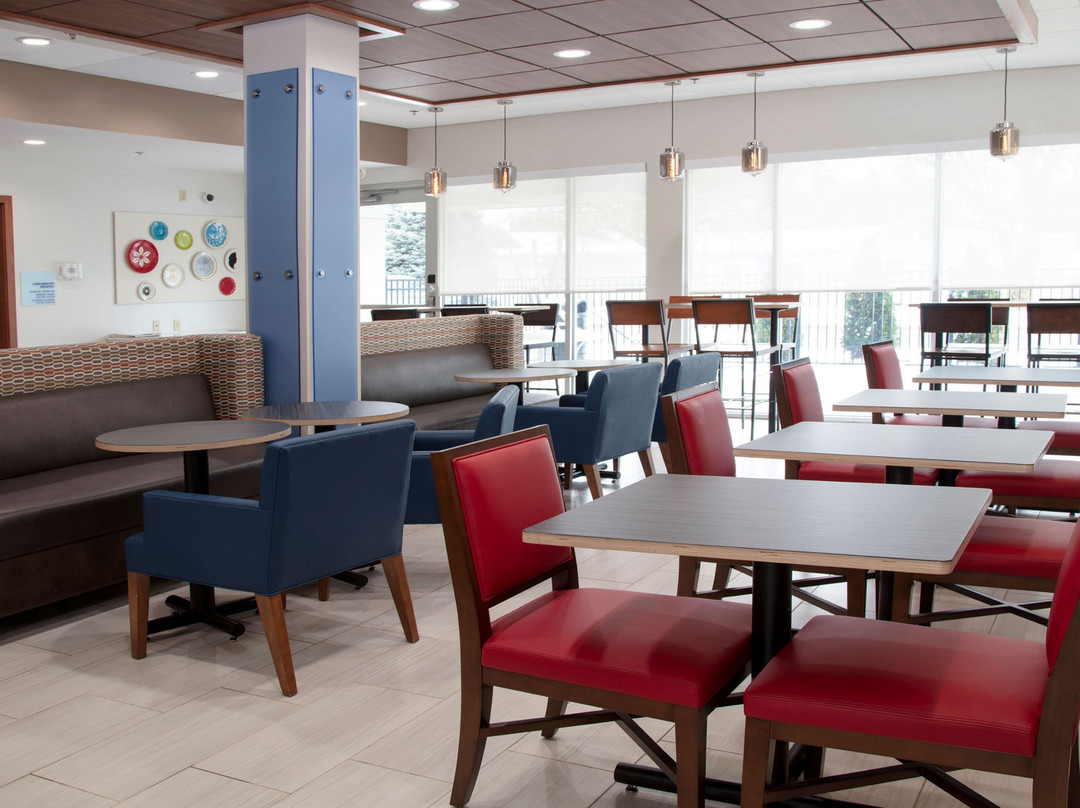 Holiday Inn Express & Suites Marion By IHG主图