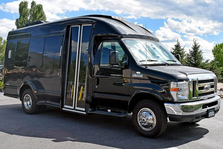 Branson Limousine & Executive Charter, Inc.-Hollister必去景点