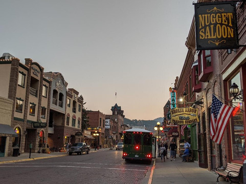 第一黄金酒店主图