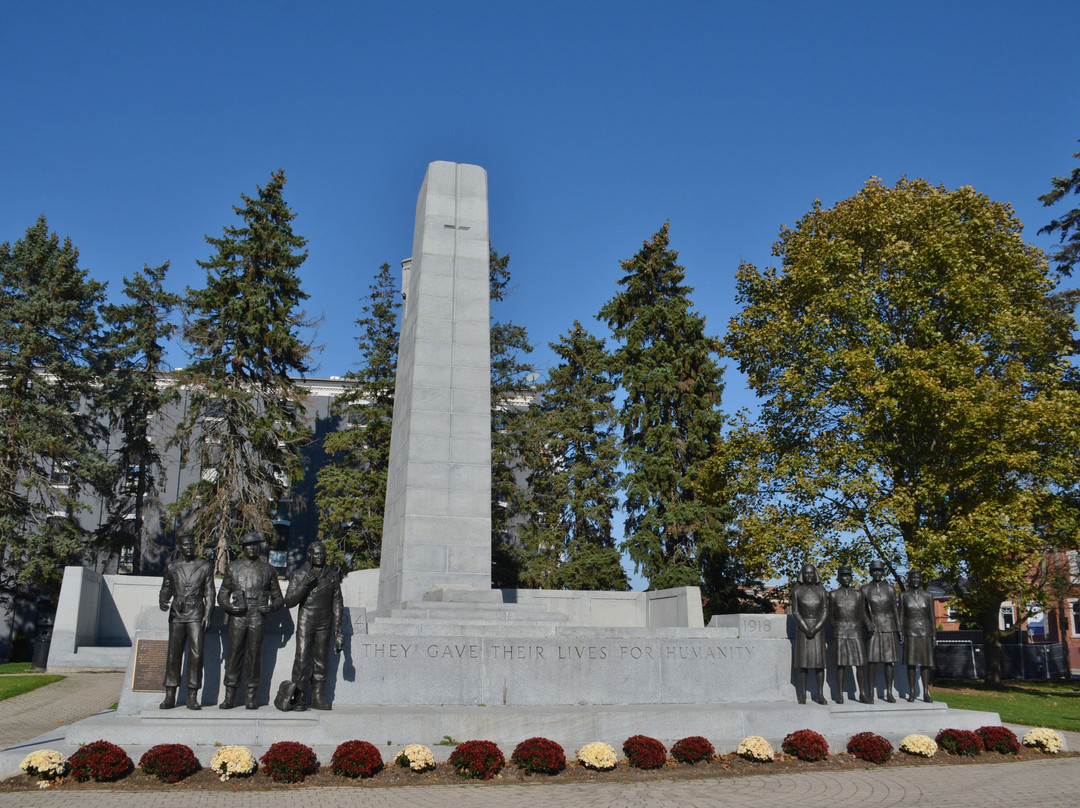 Brant County War Memorial景点图片