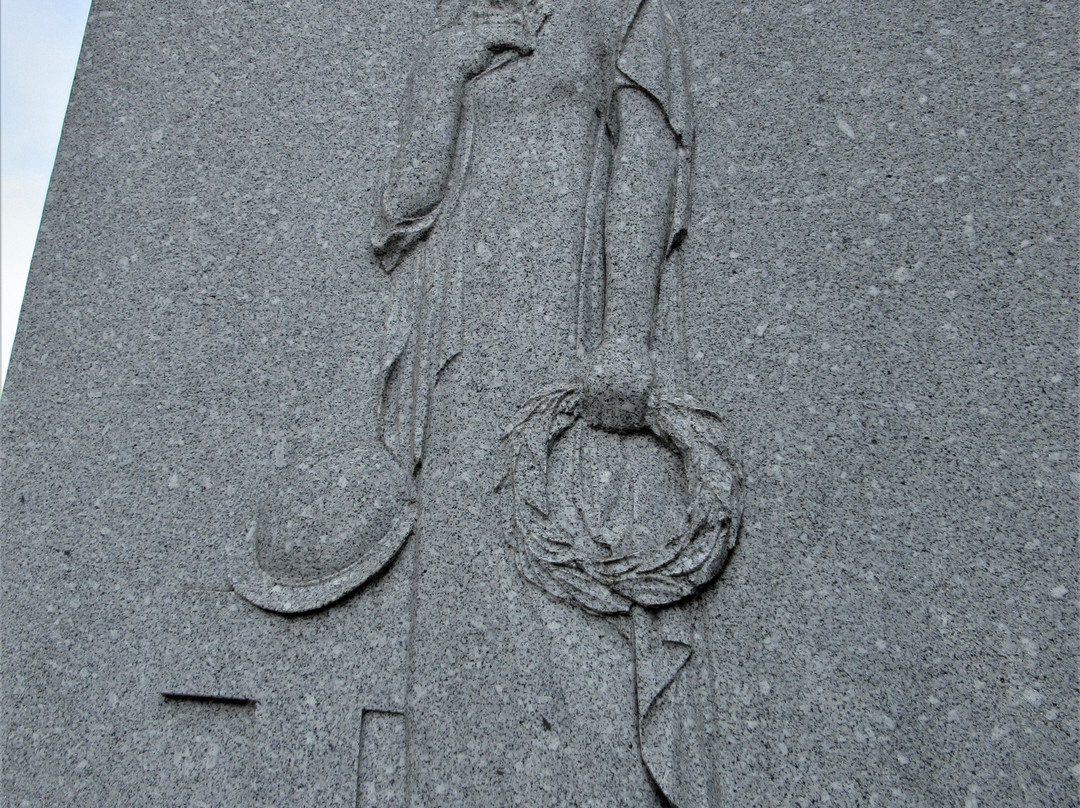 Monument Aux Morts景点图片