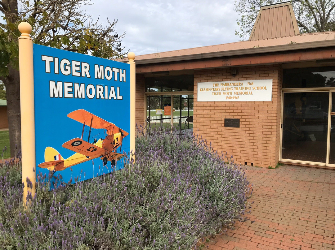 Tiger Moth Memorial景点图片
