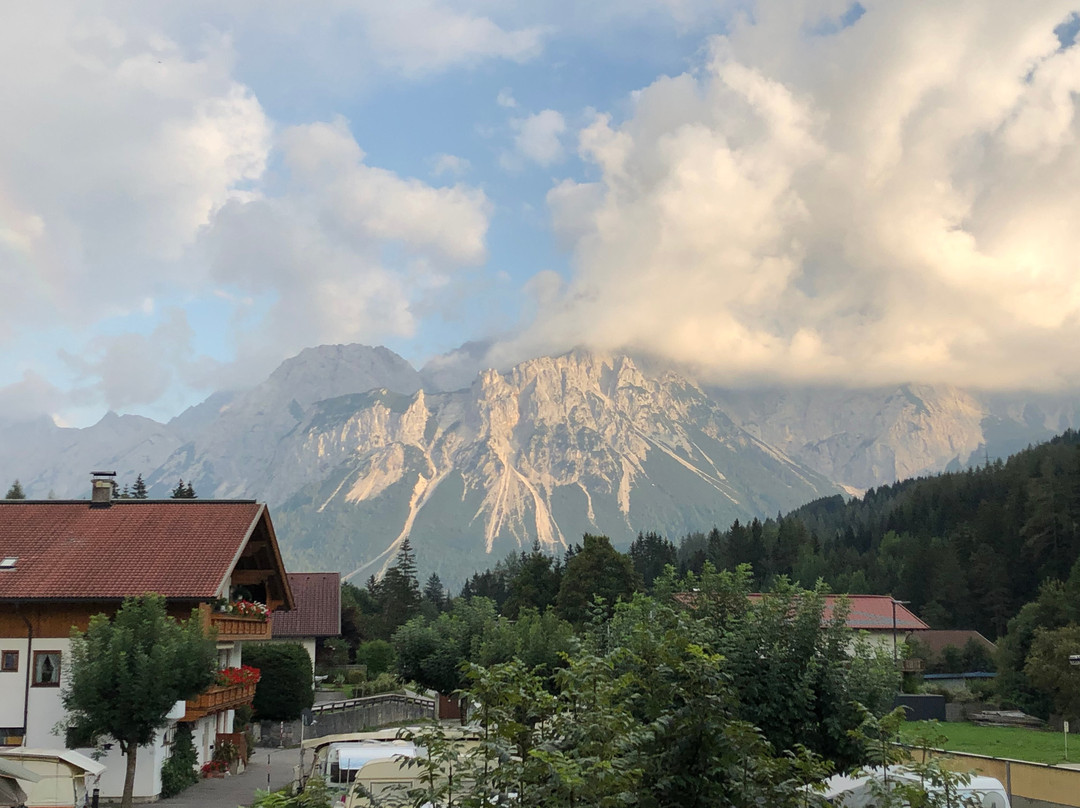 拉辰侯酒店主图