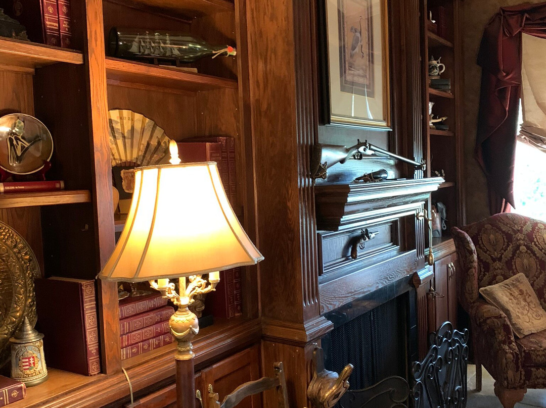 Elm Creek Manor主图