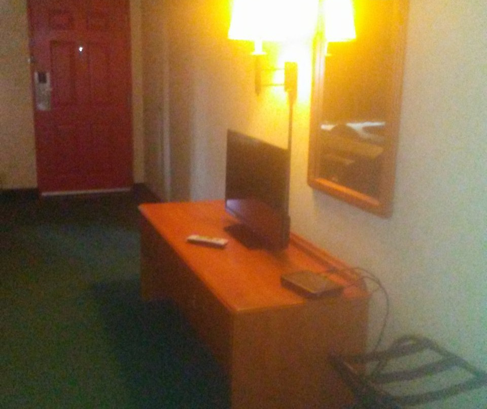 Campton Parkway Inn主图